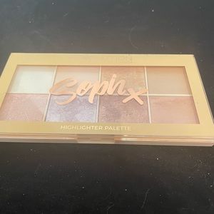Makeup Revolution Soph x Highlighter Palette New